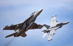 美海軍2架E/A-18G航展相撞墜毀 4飛官成功彈射逃生