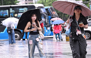 鋒面還沒走！週五西半部雷雨 這天起中南部炸雨
