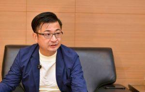 謝典霖爭議一次看 宿醉金鏟子拿反 發文「玉石俱焚」