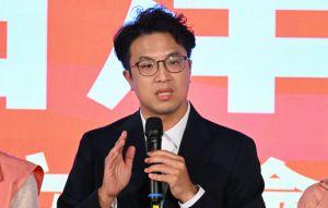 沈酸蔣塞掉市民人生 親藍台記者脫口這句紅了