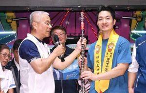 忘帶走祝福甘蔗!蔣致電福德宮董事長道歉