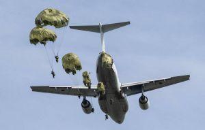 東方之盾軍演不一樣了!美日澳首納聯合空降作戰