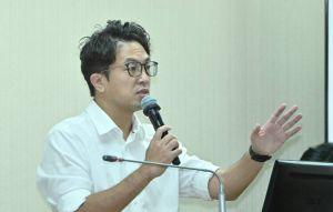 受訪罕見問A答B網笑翻 沈伯洋：最緊張一刻