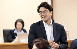 辯論會倒數3天 沈伯洋練習長話短說