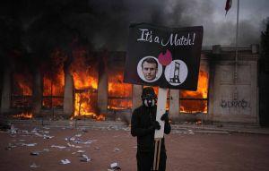 法暴動重創跛鴨總統馬克宏 川普獻策:關閉邊境