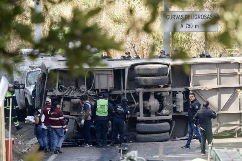 墨西哥公路巴士翻覆重大車禍 釀18死32傷
