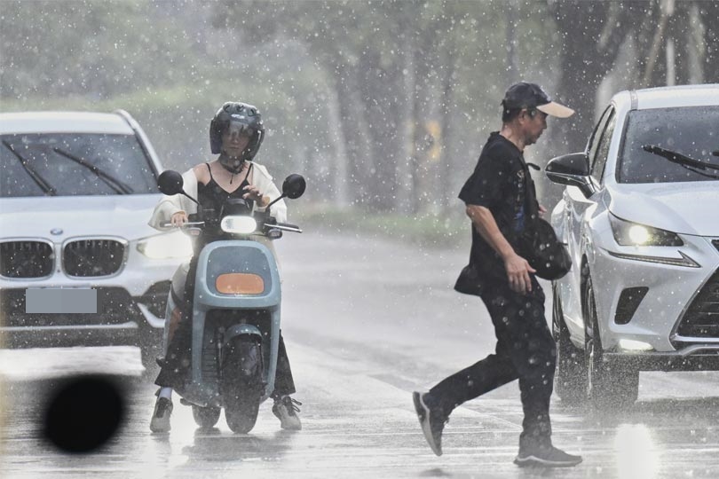 防午後雷陣雨！今年首颱艾維尼最快明生成