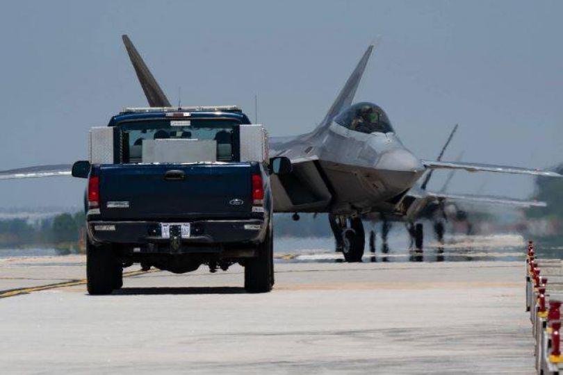 美多架F-22飛抵南韓 可能舉行聯合訓練