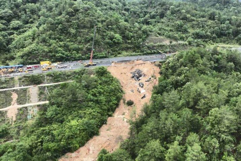 廣東高速公路坍塌增至48死