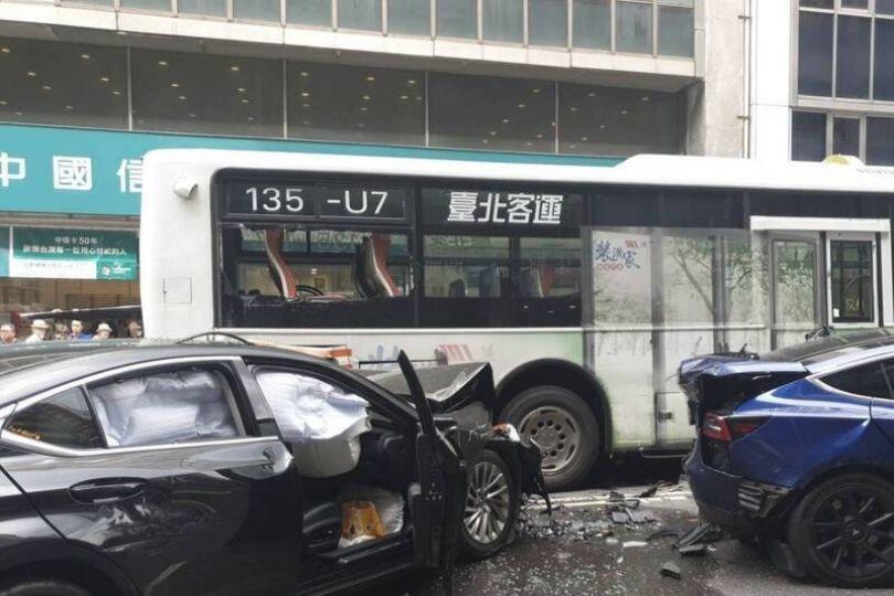 79歲翁遭無照老董撞飛轉加護病房 家屬怒告傷害