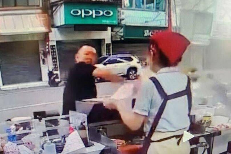 砸早餐店被警放走竟回去叫囂 暴走男身分曝光