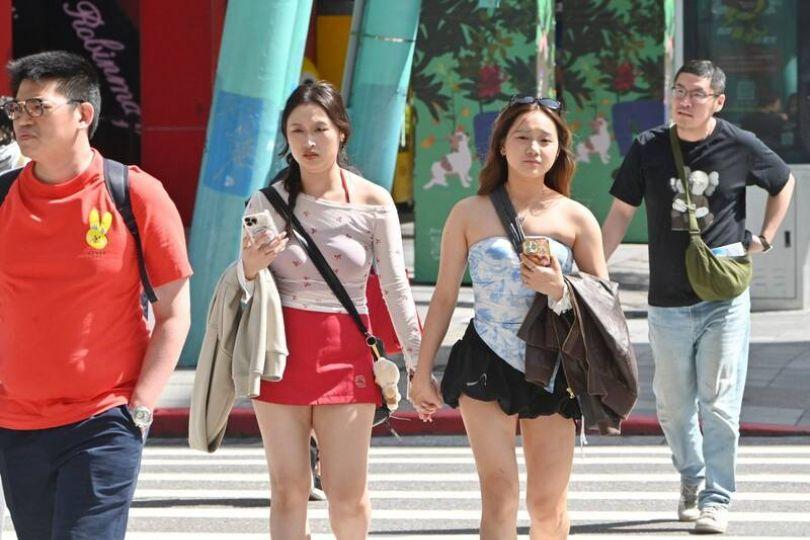 上午炎熱留意38度高溫 冷心低壓影響防午後大雷雨