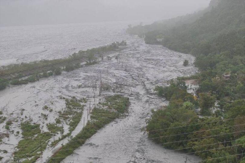 洪水從堤防破口沖入!明利村長怒:季連成將軍明明有交代