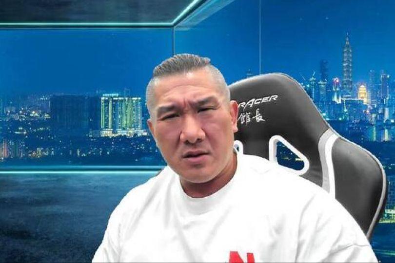 切割黃國昌、小草人氣暴跌?館長直播成簡中群聊