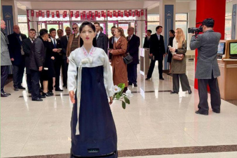 北韓研發少女機器人！對外亮相露出詭異微笑