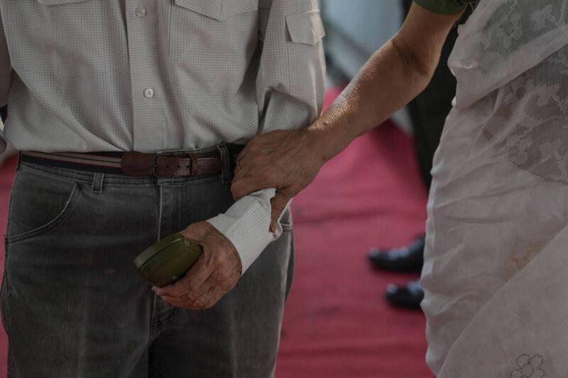 退休夫妻才搬到鄉下3個月！兒見淒涼慘況嚇壞了