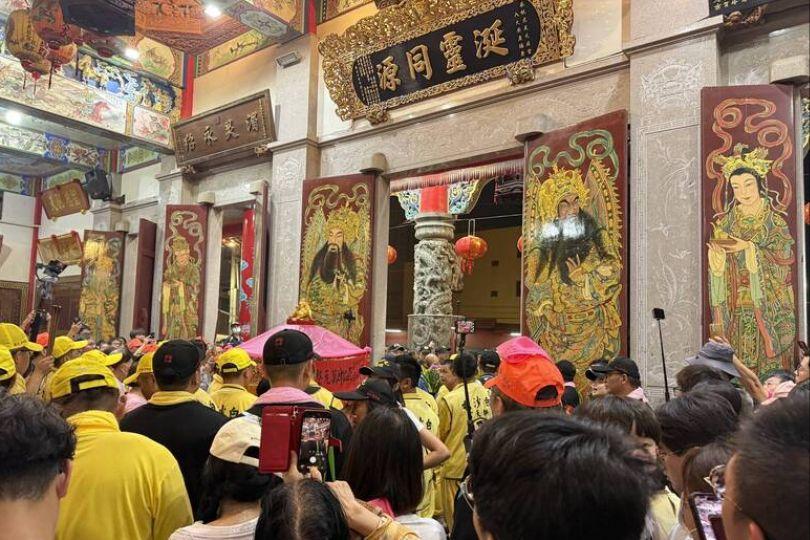 粉紅超跑駐駕虎尾天后宮！凌晨3點起駕