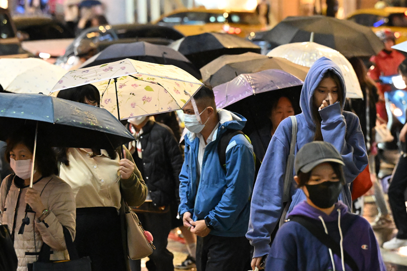 今晚到明晨防雨彈！週五週六全台有雨氣溫陡降