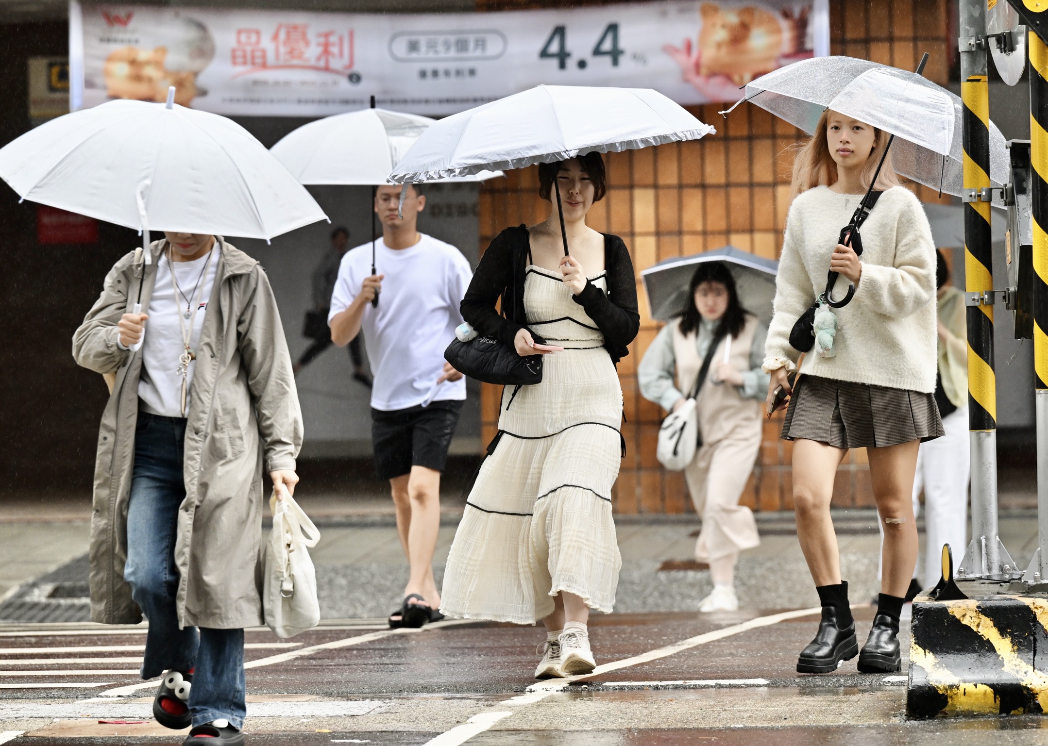 週五起鋒面+東北季風陸續到 週末溼涼