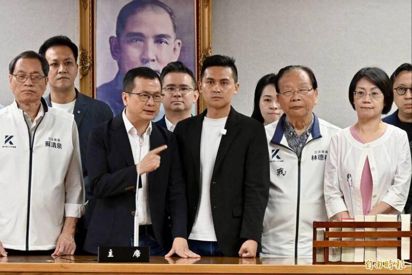 不甩蕭敬嚴初選勝出 逾20名藍委站台挺何元楷