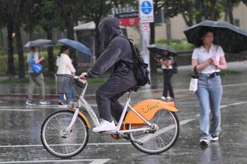 雨彈還沒停！12縣市豪、大雨特報