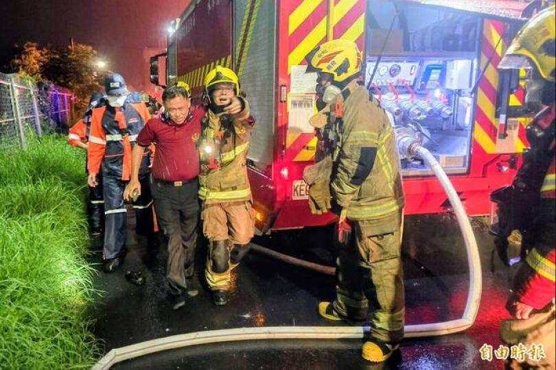 直擊》安南區大爆炸14人送醫  百公尺內住戶鐵門歪、玻璃碎