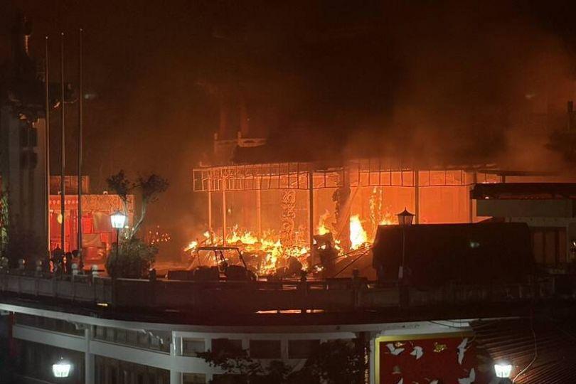 北市知名廟宇指南宮夜間起火 凌霄寶殿陷火海