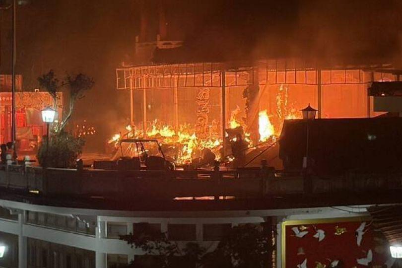 台北指南宮暗夜大火 凌霄寶殿全燒了