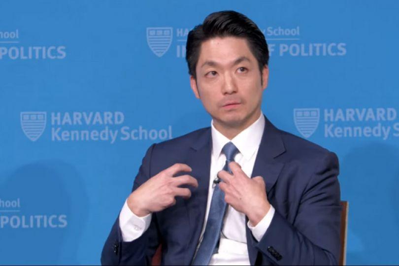 哈佛演講影片被挖出 蔣萬安卡詞變晶晶體