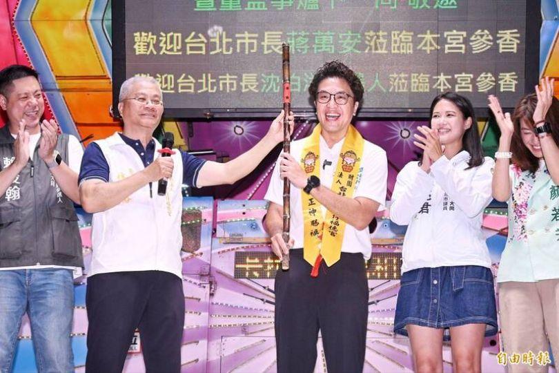 沈伯洋百米走10分鐘 中庄仔福德宮董座倒戈挺綠