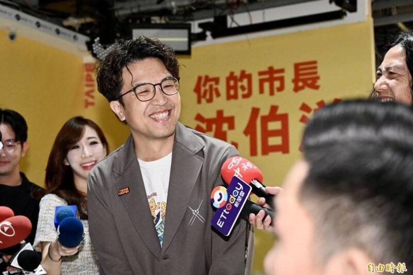 「市長，你給我聽好了」搬上街頭！沈伯洋擺發言台 邀市民直球對決