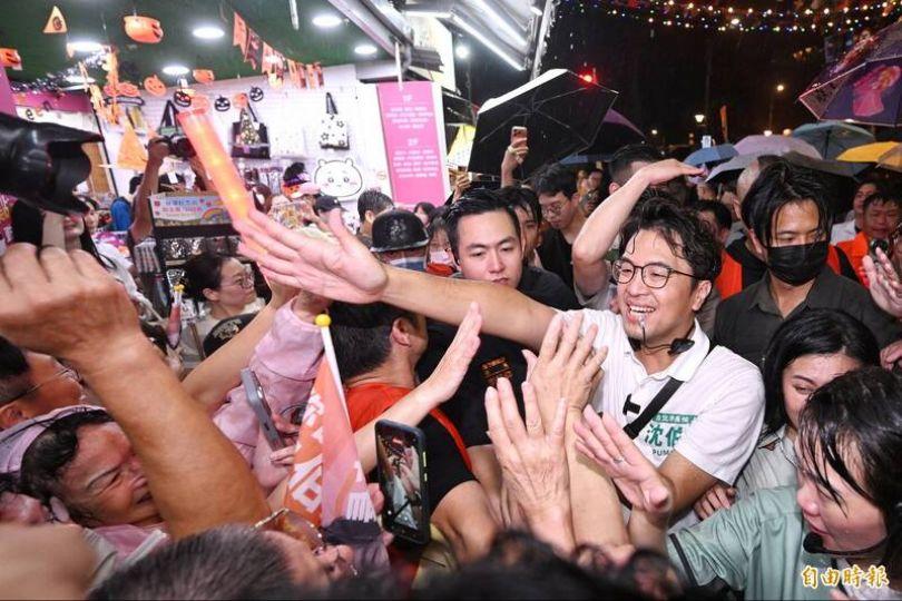 圖輯》沈伯洋師大夜市拜票 洋流襲捲深藍選區