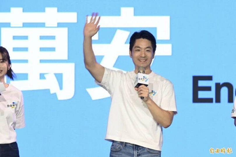 慶國慶網紅醫師喊「開窗、餵奶」 網友解鎖諧音梗全笑噴了