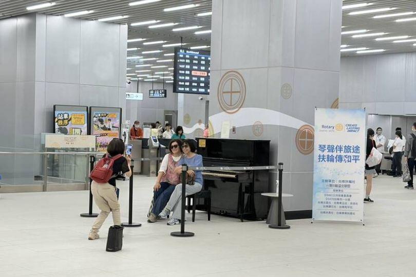 台南車站公共鋼琴公告牌又取走？許添財：文化熱點不能禁