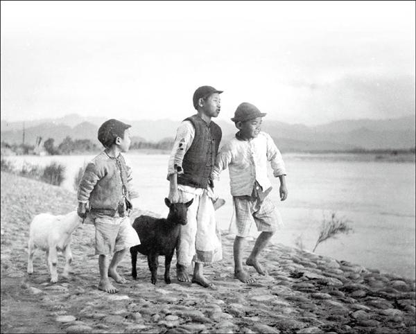 【藝術文化】台灣攝影先行者 李鳴鵰回顧展