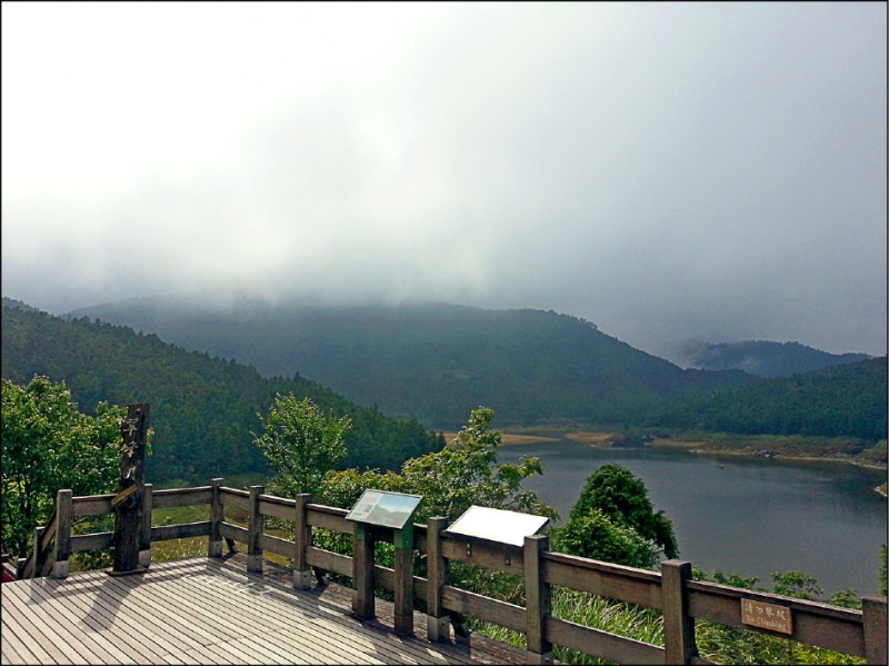 【旅遊】純淨、易行的藍寶石─翠峰湖