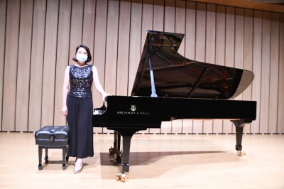 衛武營再響琴音  女鋼琴家戴口罩辦無人音樂會