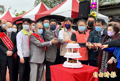 台南文山國小百年校慶  故宮院長吳密察獲頒文山傑出校友