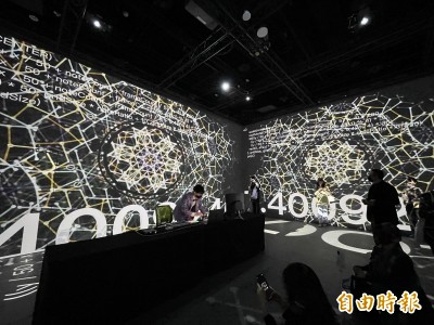 全球數位藝壇的台灣之光 吳哲宇「混沌實驗室」台北101登場