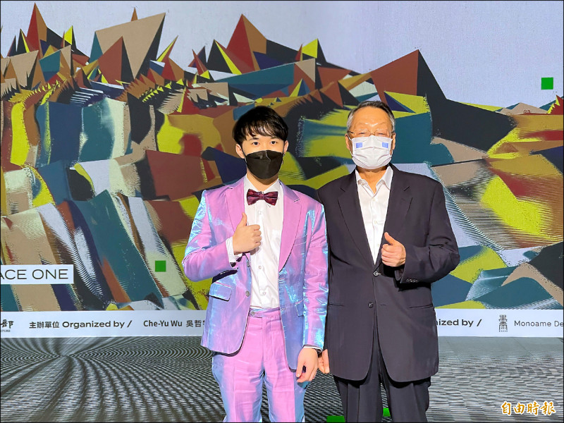 藝術家吳哲宇「混沌實驗室」首展 雙融域炫目開展