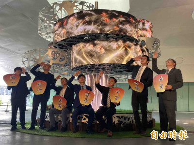 全台最大Mini-LED曲面許願樹  七夕情人節前衛武營啟用