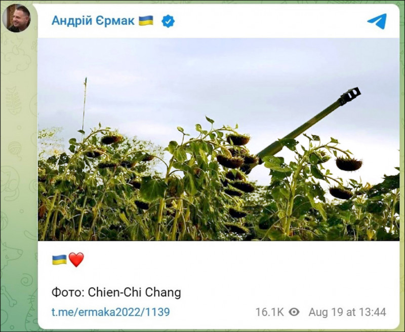 【藝術文化】張乾琦深入烏俄戰地 頓巴斯向日葵花田裡的榴彈砲感動人心