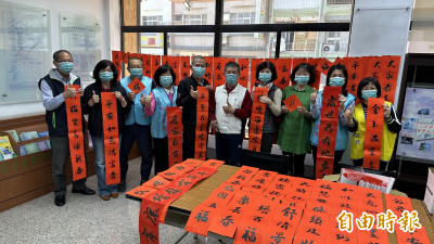 台電台東區處邀書法名家揮毫贈春聯 感動民眾熱情相挺