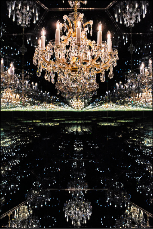 【藝週末．國際藝聞】草間彌生「無限鏡廳」 反射觀者融入作品中