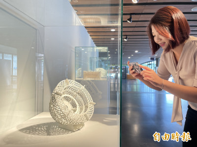 雪花片拼拼樂 區杏儀「原型」個展登場