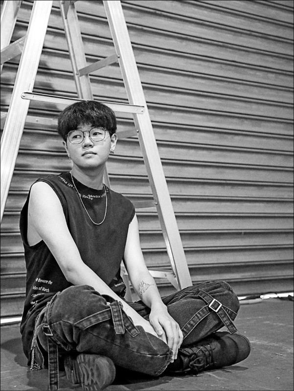 【自由副刊．第十九屆林榮三文學獎．新詩獎佳作】 吳浩瑋／養一條狗叫荒荒