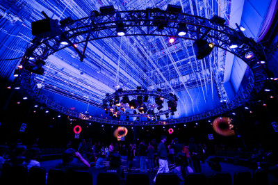 跨越生死藩籬與坂本龍一近在咫尺 《鏡：KAGAMI》觸動人心