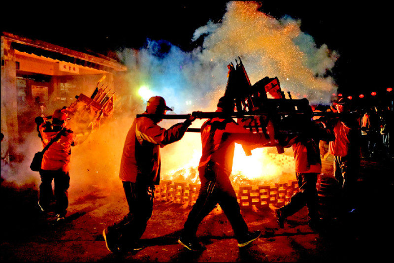 【藝週末．地方散步】朝聖台灣離島信仰（2-2）─坂里十三暝 擺暝夜未眠