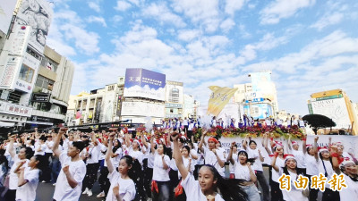 嘉義市國際管樂節管樂踩街  職棒啦啦隊應援「台灣尚勇」