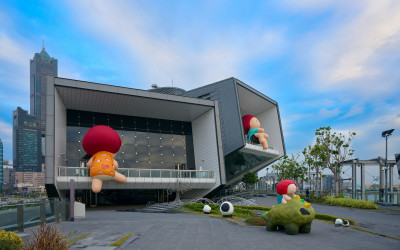 不只英熙娃娃 高港旅運中心小女孩「Moi」氣球裝置爆紅